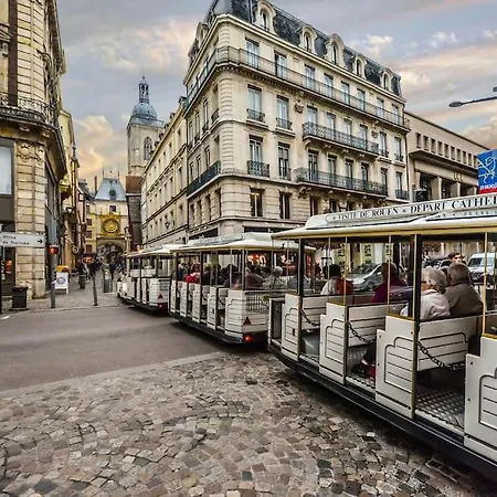 Jean Paul 2 Au Coeur De , Gare 